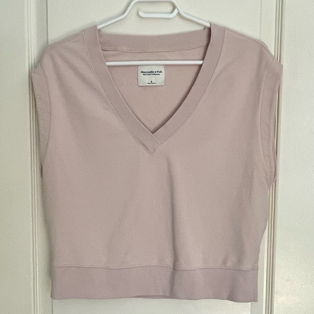 ABERCROMBIE & FITCH SoftAF V-Neck Cropped Sweatshirt Vest Blush Small
